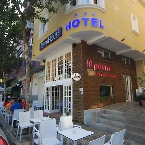 hotel-town-house.hotels-in-tirana.com/